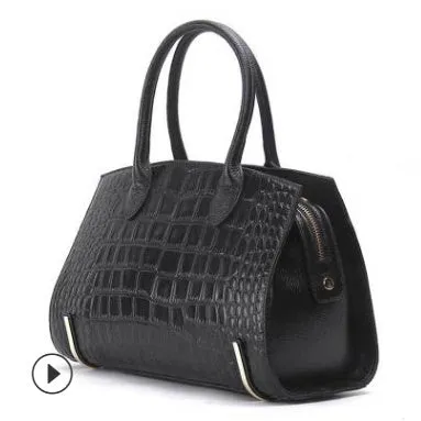 Caroline  Legere Damenhandtasche mit tierischem Muster
