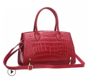 Caroline  Legere Damenhandtasche mit tierischem Muster